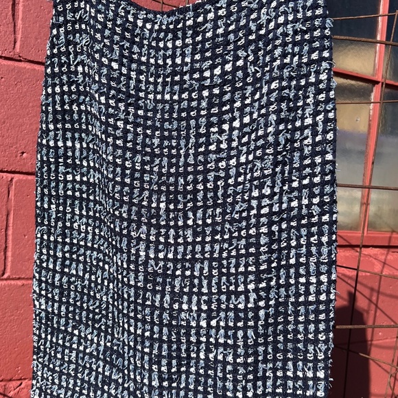 Fabulous St Johns boucle pencil skirt, size 2, Black and white tweed - Picture 3 of 8